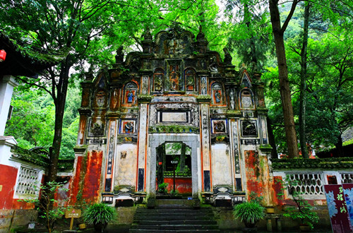 飞云崖月潭寺.jpg